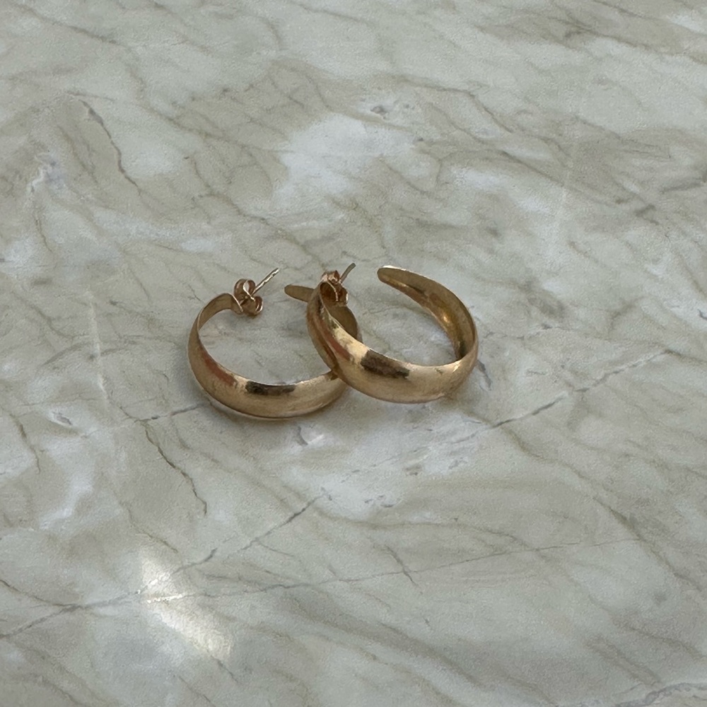 Yellow gold hoop earrings